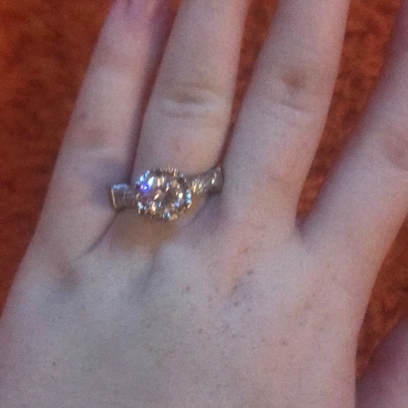 Ring - Picture 2 of 4